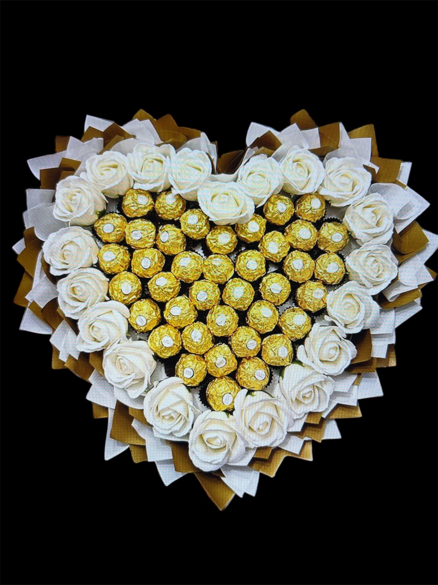 Luxuuriöser Ferrero-Rocher Strauß mit Seifenrosen