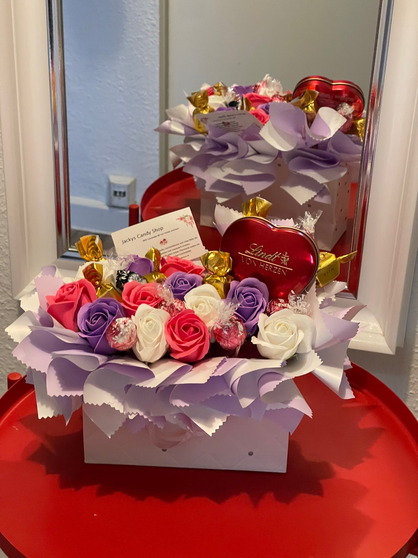 Rosige Überraschung gefüllt mit Lindtkugel