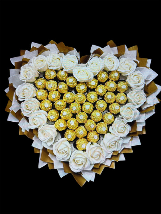 Luxuuriöser Ferrero-Rocher Strauß mit Seifenrosen