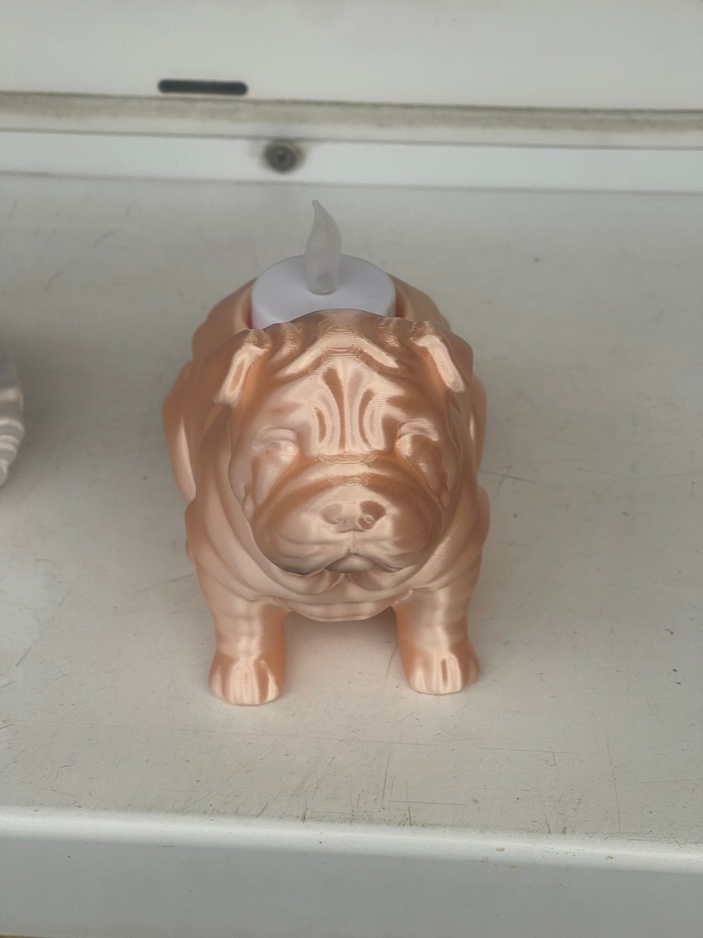 Shar-Pei Teelichthalter aus dem 3D-Druck – Licht schenken, Pfoten helfen! 🐾🕯️