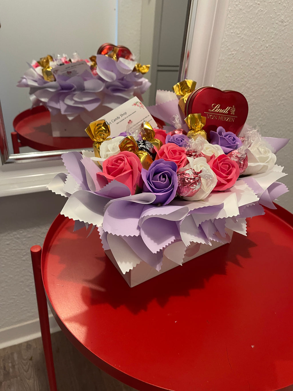 Rosige Überraschung gefüllt mit Lindtkugel